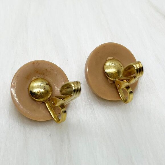 🔮 5/$25 Vintage 1950s 1960s‎ Clip On Tan Round Domed Button Earrings - Picture 6 of 6
